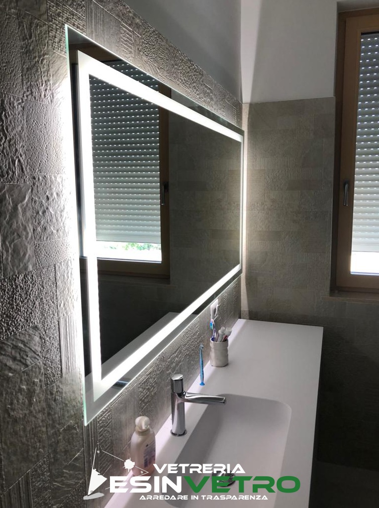 Specchio a LED su MISURA con illuminazione orizzontale e verticale 